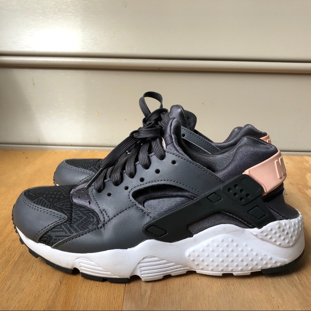 Nike huaraches pink and gray